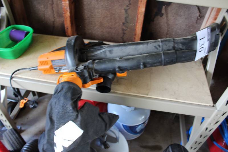 lot 130 image: Worx Electric BlowerMulcherVacuum WG505 15000min.  1 year old.