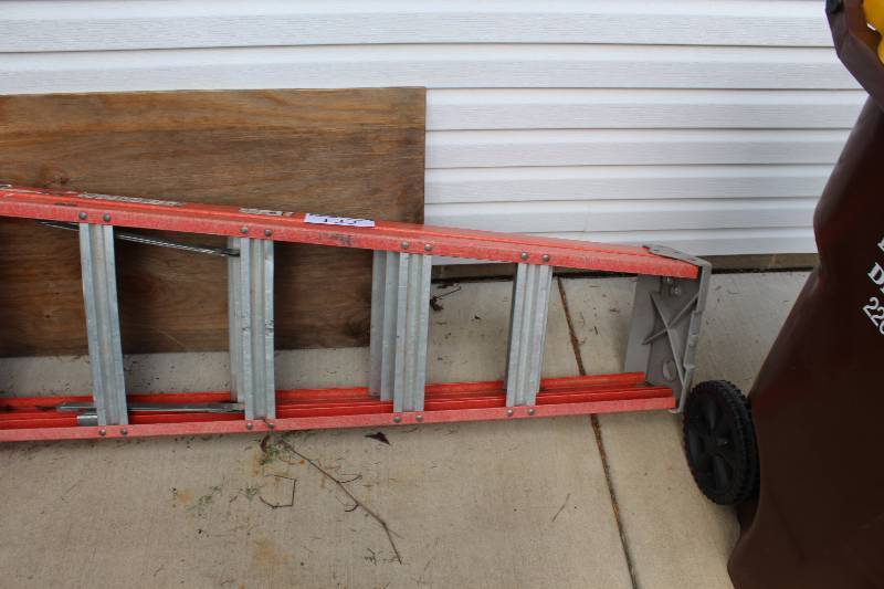 lot 132 image: Louisville Ladder.