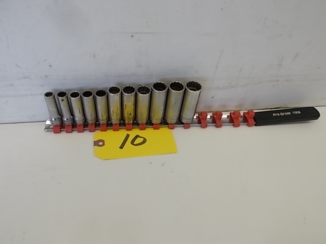 lot 10 image: Snap-On 38 Deep Sockets, 9-19...