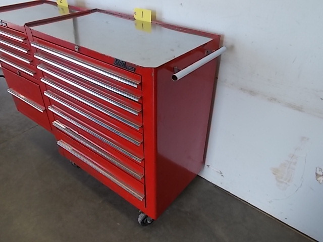 lot 1 image: Mac 34 8-Drawer Rolling Tool Cabin...