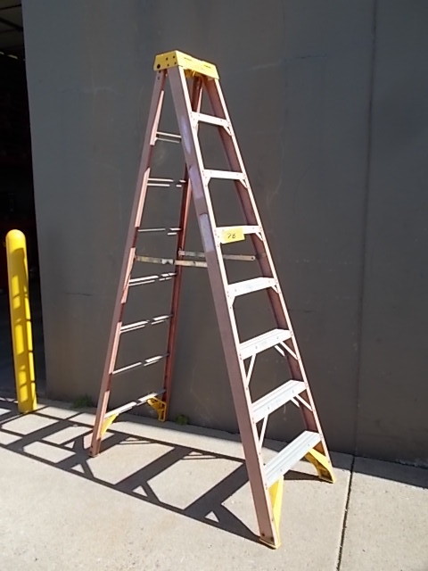 lot 78 image: Werner 8 Fiberglass Step Ladder