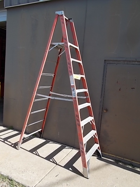 lot 79 image: Werner 10 Fiberglass Step Ladder