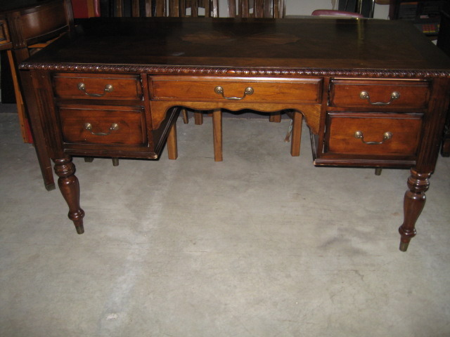 Ashley 7 piece all matching, nice desk, has 5 drawers.