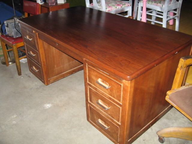 Very Nice Quarter Sawn Oak Desk