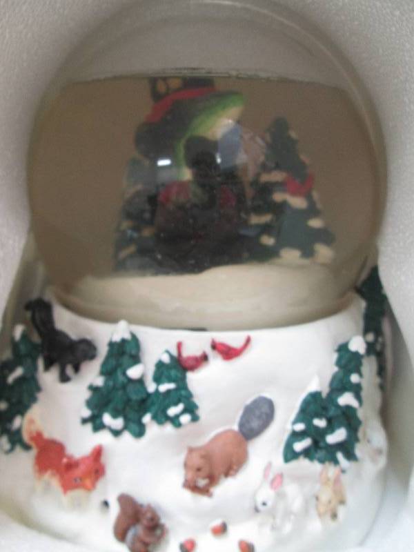 North Lodge Mr. Christmas bear hugg...