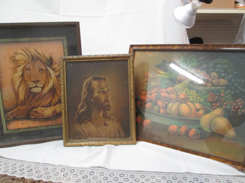 Qty 3 pictures one of tiger, Jesus,...
