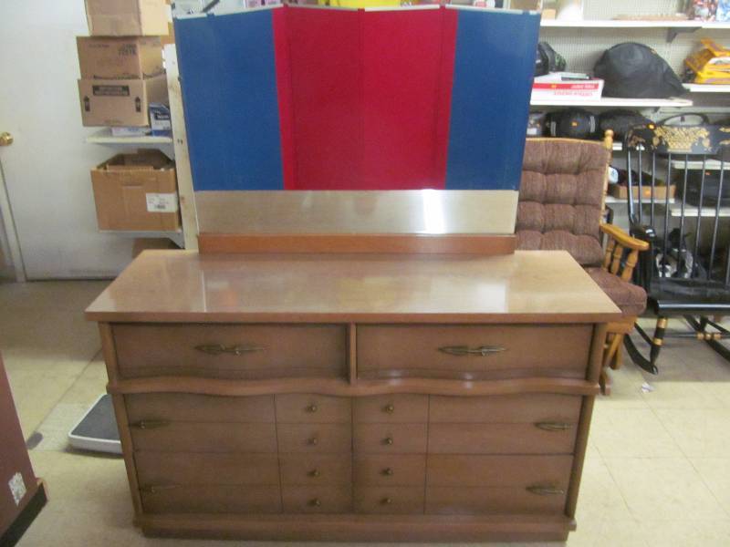 chest of drawers
