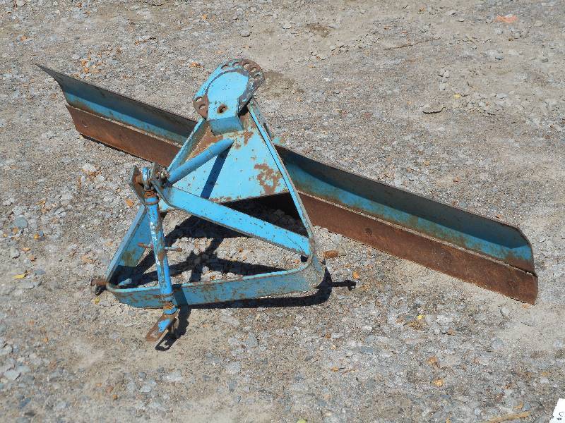 lot 8 image: 7ft Three Point Blade, Steel Cuttin...