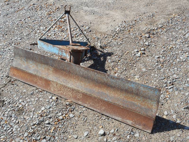 lot 9 image: 6ft Three Point Blade, Steel Cuttin...