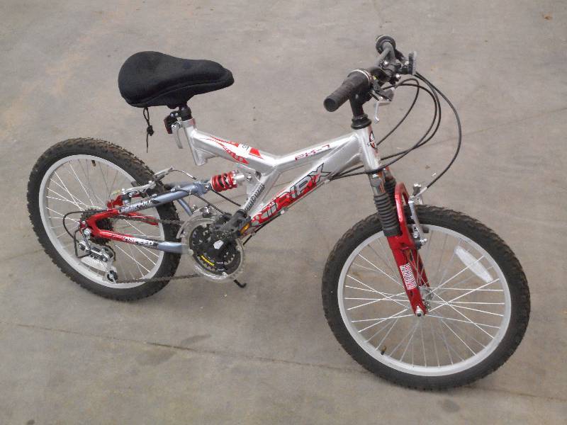 lot 15 image: Triam PK-1 21-Speed Aluminum Boys B...