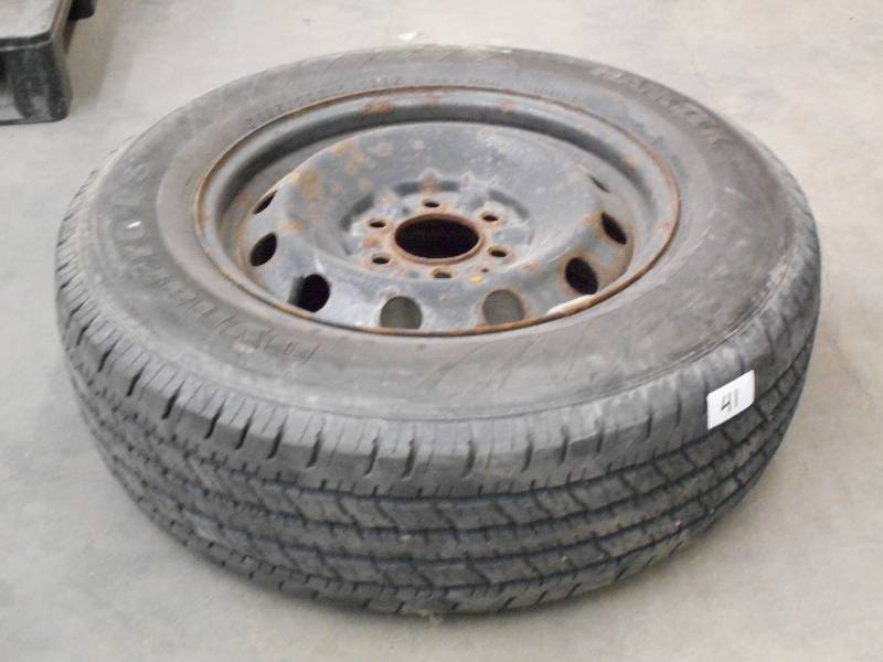 lot 41 image: Hankook DynaPro AS P23570R17 Tire...