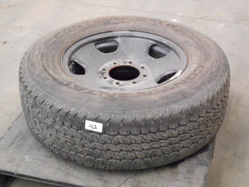lot 42 image: Continental Contitrac TR LT27570R...