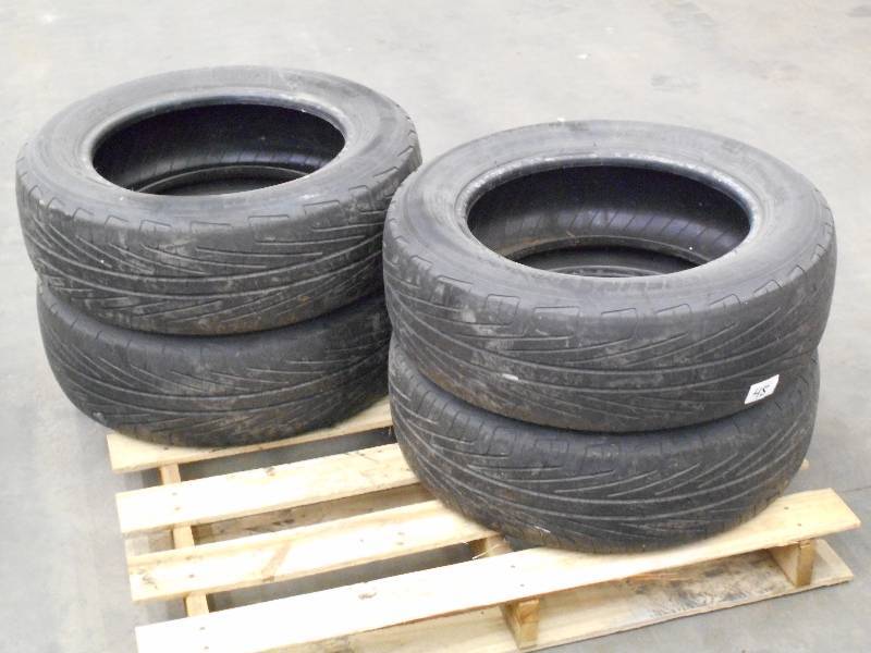 lot 45 image: (4) Michelin HydroEdge P21565R17 ...