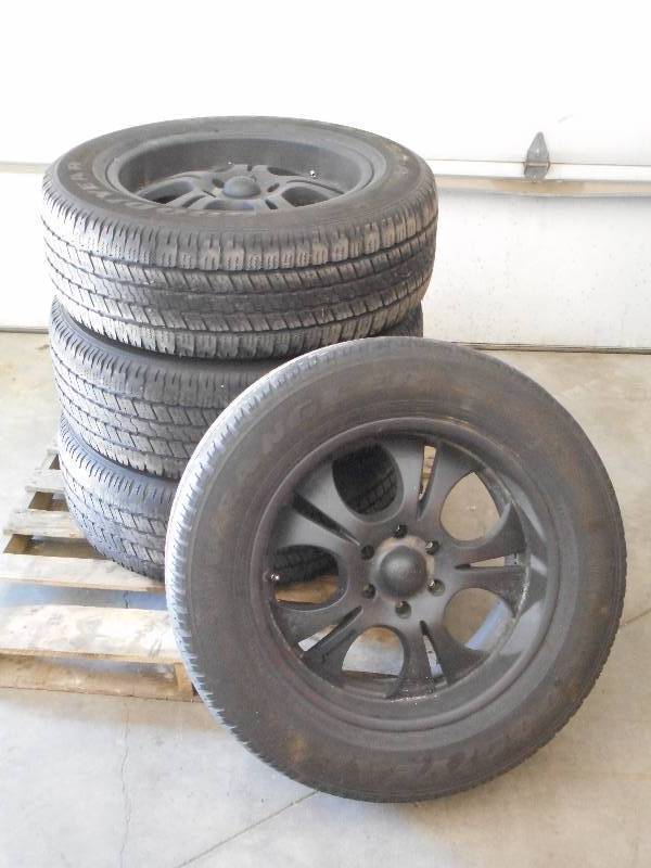 lot 47 image: (4) Goodyear Wrangler SRA P27560R...