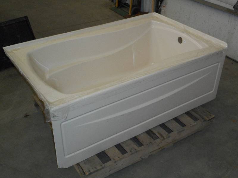lot 50 image: Unused Kohler 36x60 Bathtub ...