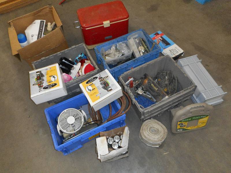 lot 56 image: Pallet Lot Misc Tools & Hardware, ...