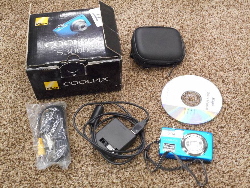 lot 91 image: New Nikon Coolpix S3000 Camera Set ...
