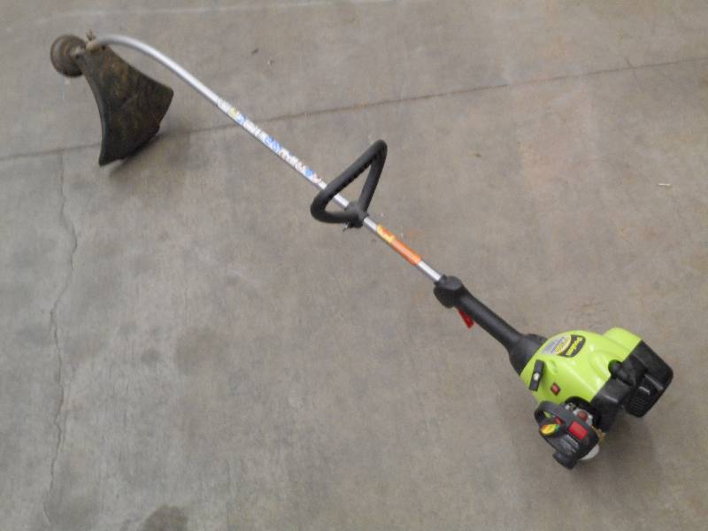 lot 93 image: Poulan 16 25cc Grass Trimmer ...