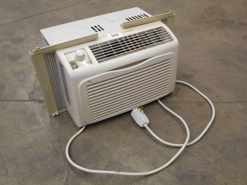 lot 101 image: Kenmore 120Volt 2-Speed Window AC U...