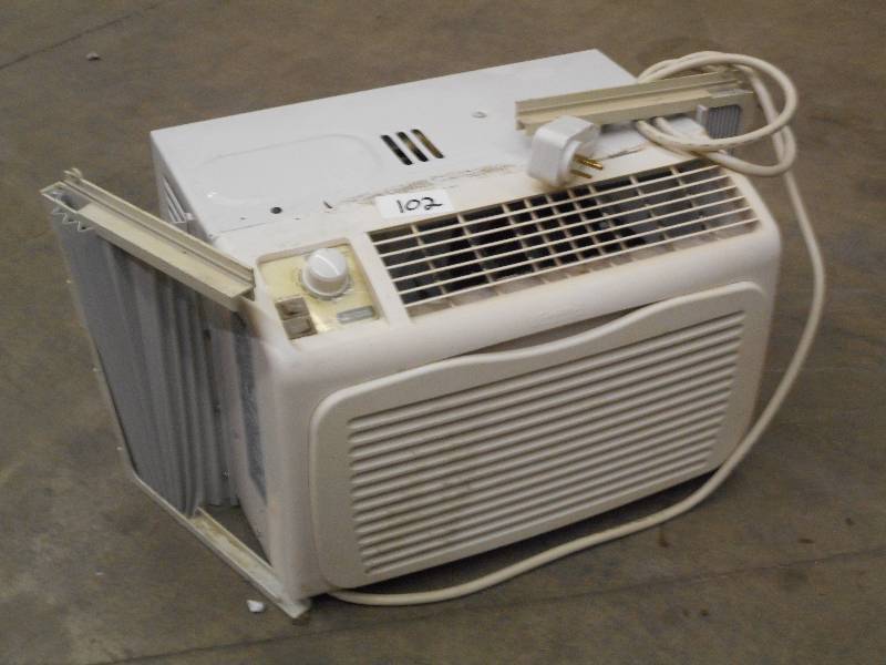 lot 102 image: Kenmore 120Volt 2-Speed Window AC U...