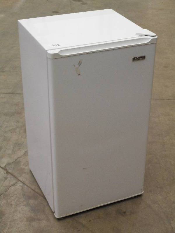 lot 103 image: Kenmore 120Volt Mini Refrigerator W...