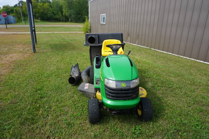 lot 5 image: 2005 John Deere Model L110 Automatic Garden Tractor Lawn Mower