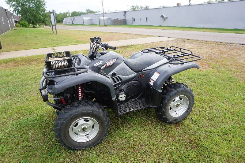 lot 2 image: 2006 Yamaha Special Edition Grizzly 660 ATV