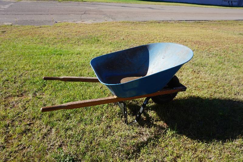lot 25 image: Standard Garden Wheel Barrel