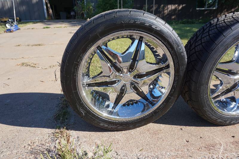 lot 4 image: Set of 4 - Nitto NT 4205 22 Tires Mounted on Akuza Big Papi Custom Chrome Rims