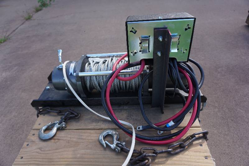 lot 6 image: Warn Model CE 8000 8000 lb Electric Winch