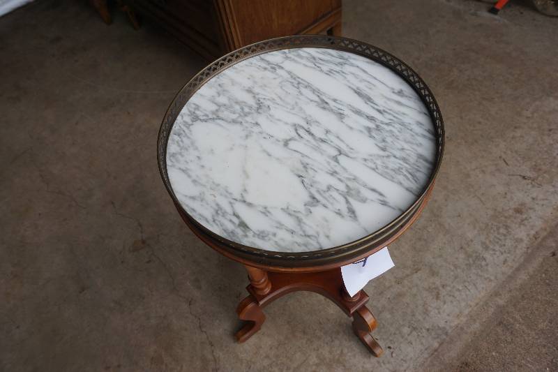lot 45 image: Marble Top Round EndServing Table