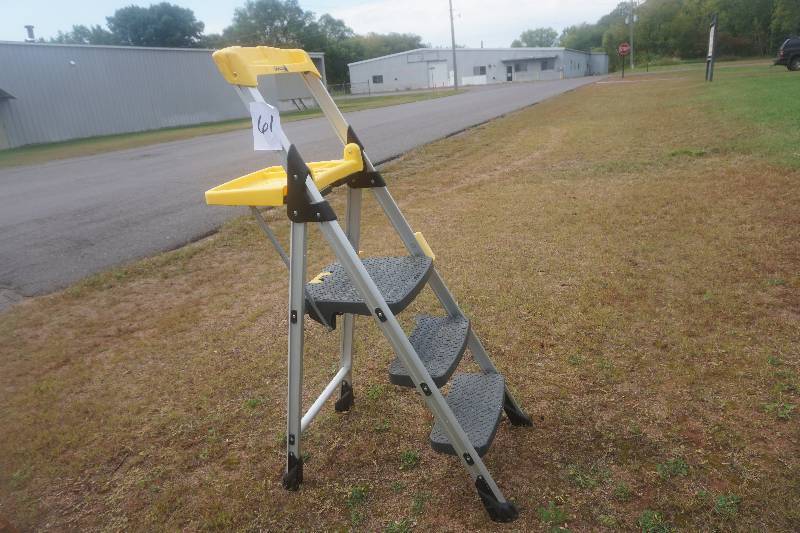 lot 61 image: Cosco Brand 5 Fold Up Locking Step Ladder