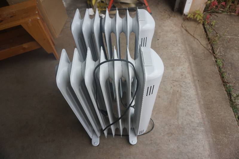 lot 143 image: Lot of 2 - Duracraft Wheeled Space Heaters