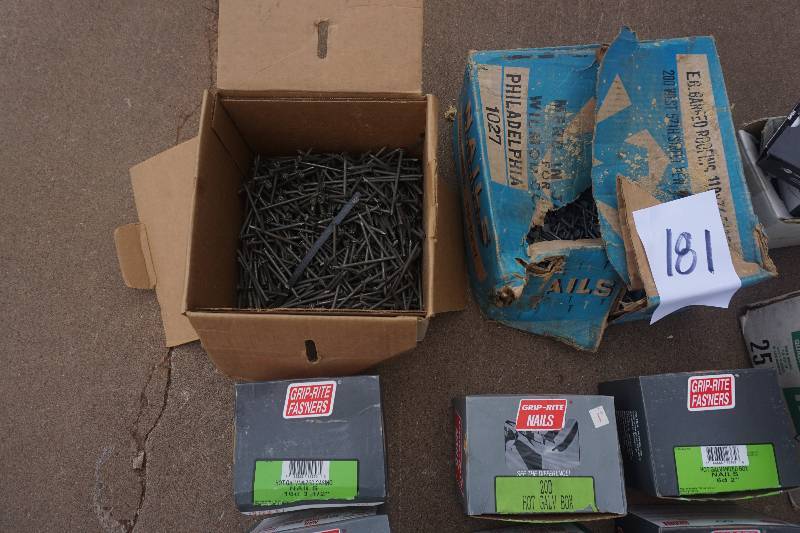 lot 181 image: Lot of Assorted Nails In Assorted Sizes