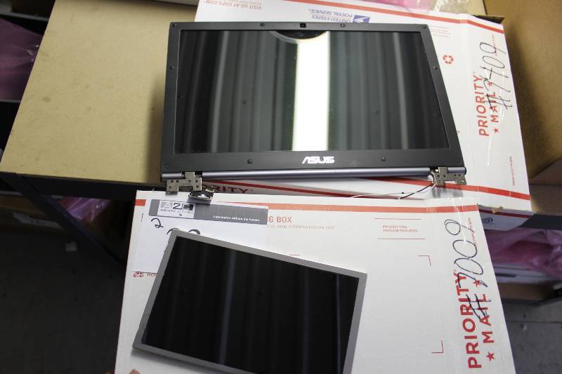 lot 23 image: Asus replacement LCD screen, tested and operational