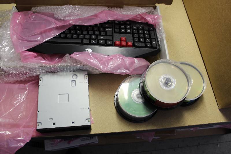 lot 22 image: Internal Desktop DVD burner and Blank Burnable DVDs tested and operational