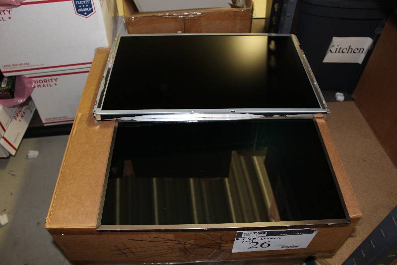 lot 26 image: LTN173KT02-T01 LCD replacement screen, lm201w01 replacement LCD screen, tested and operational