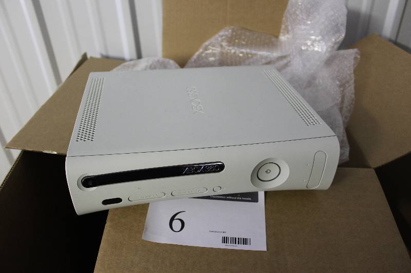 lot 6 image: Xbox 360 console AS IS for parts