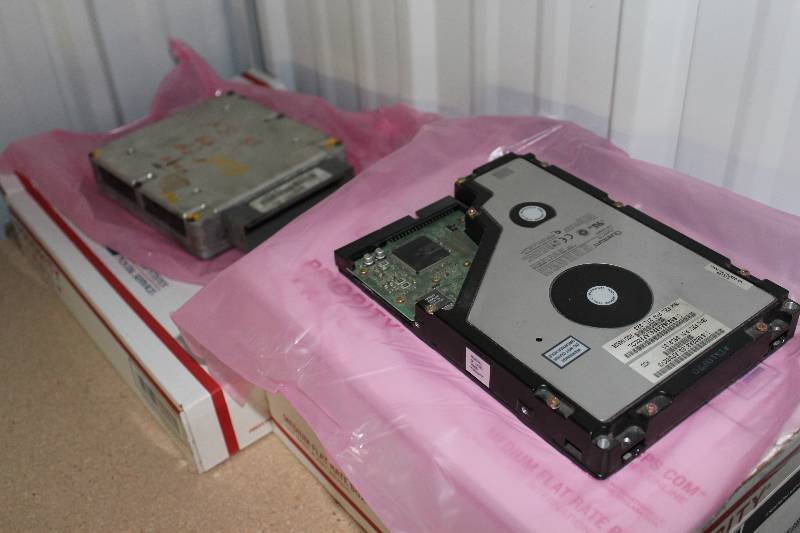 lot 11 image: Quantum vintage hard drive, tested and operational
