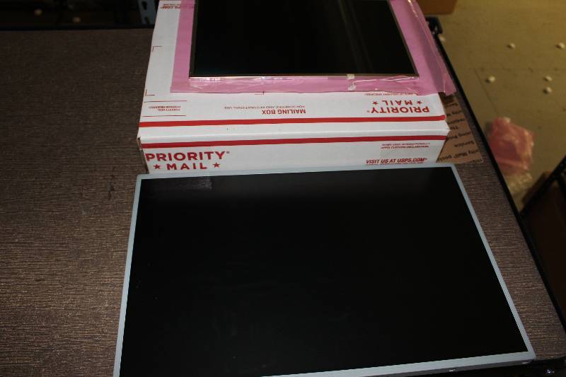 lot 35 image: Quanta replacement LCD screen QD14WL01, tested and operational