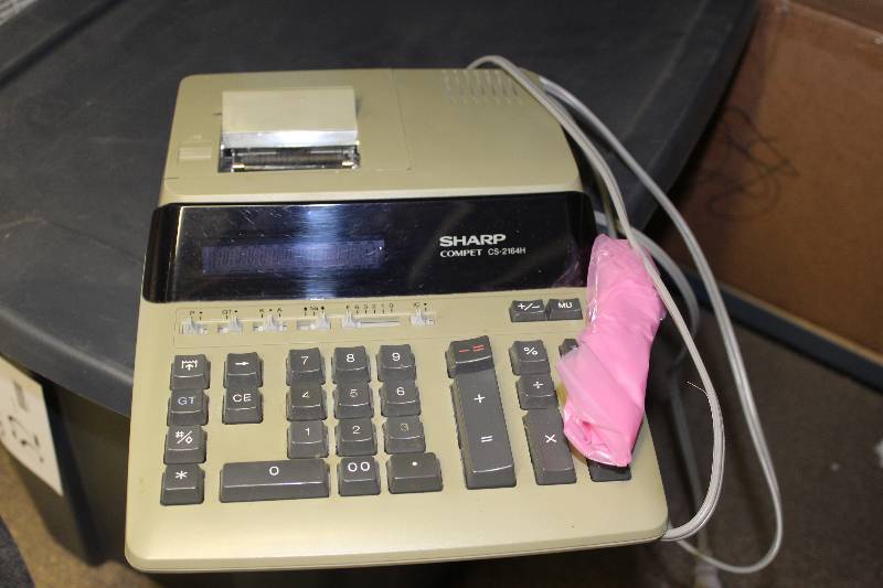 lot 51 image: Electronic calculating machine CS-2164H, tested and operational