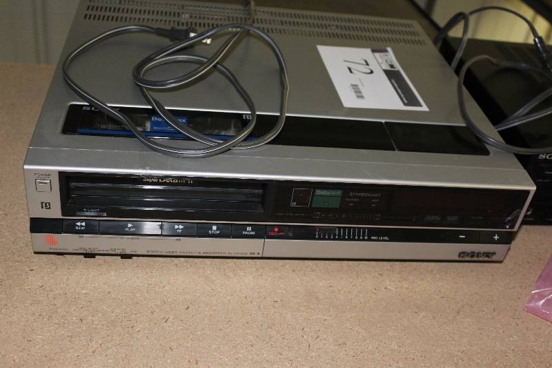 lot 72 image: Sony betamax model sl-hf400, as is for parts