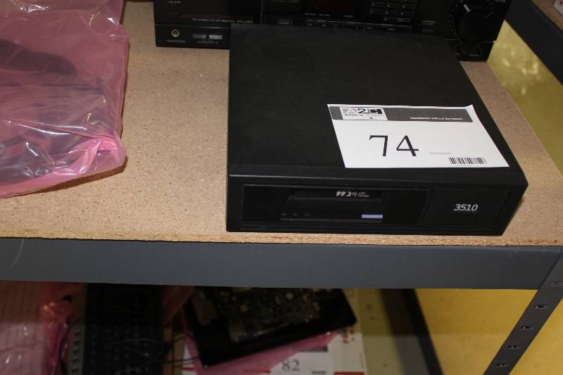 lot 74 image: ibm 24p7260 storage, tested and working