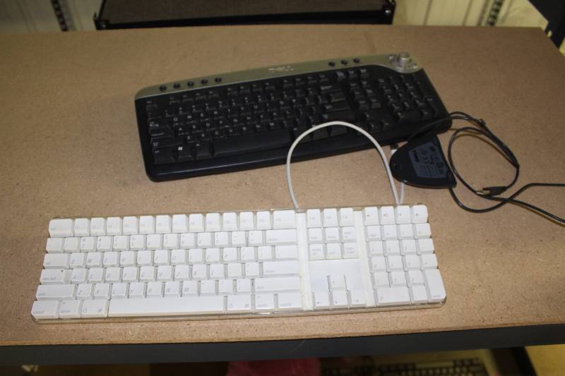 lot 81 image: Dell and apple keyboard, tested and working