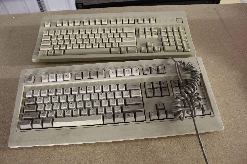 lot 83 image: Vintage desktop keyboards, tested and operational