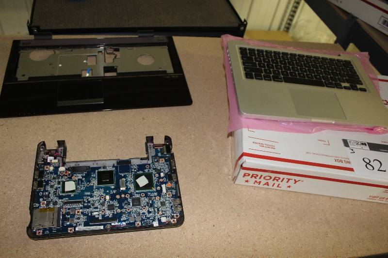 lot 82 image: Misc laptop parts, motherboard, tested and working