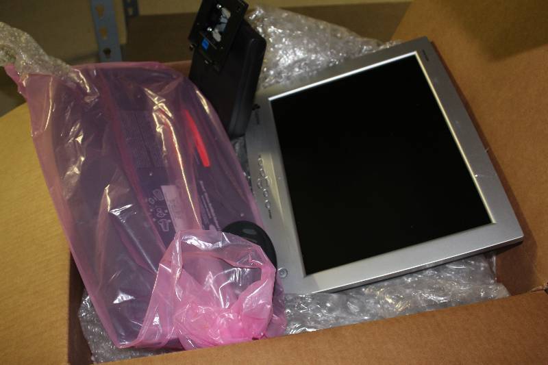 lot 108 image: Gateway 15 inch LCD monitor, wireless keyboard, tested and operational