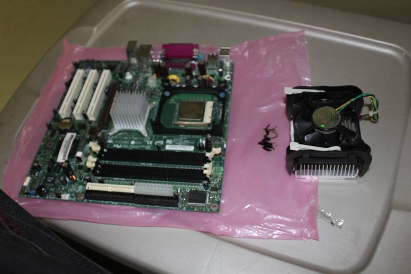 lot 98 image: Desktop motherboard, tested and operational