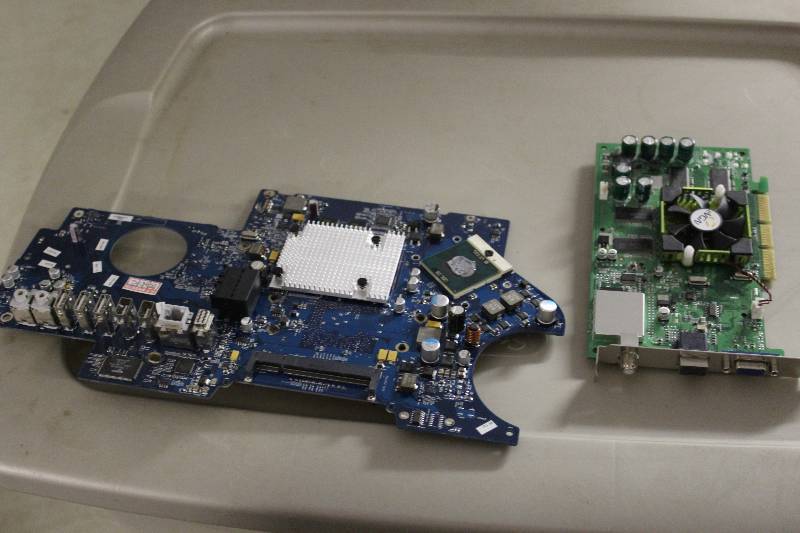 lot 102 image: apple motherboard, video card, tested and operational