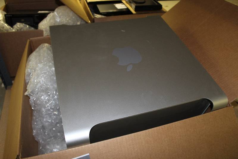lot 1 image: Apple Mac aluminum computer, case only no parts